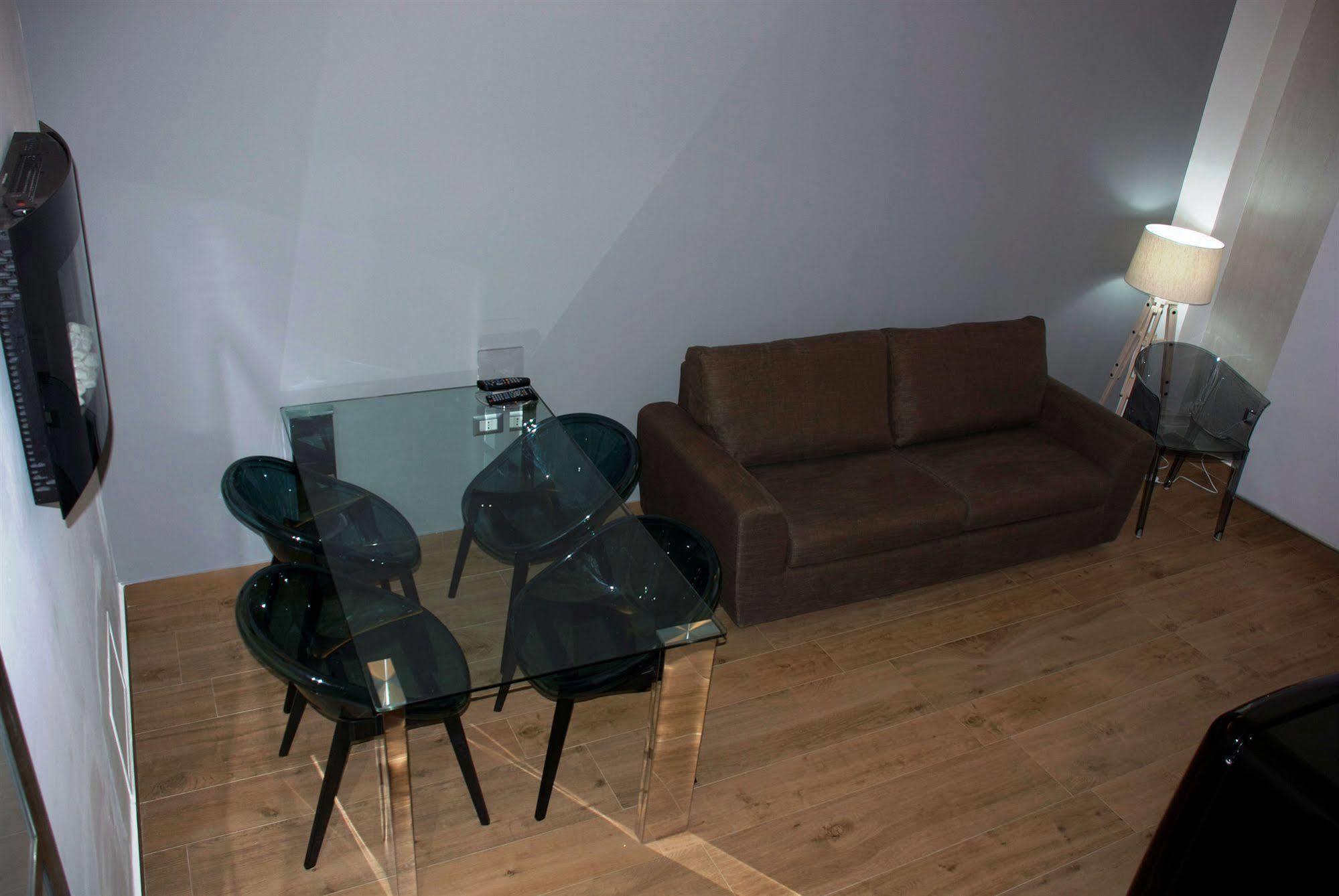 231 Suite Via Roma Cagliari Exterior photo
