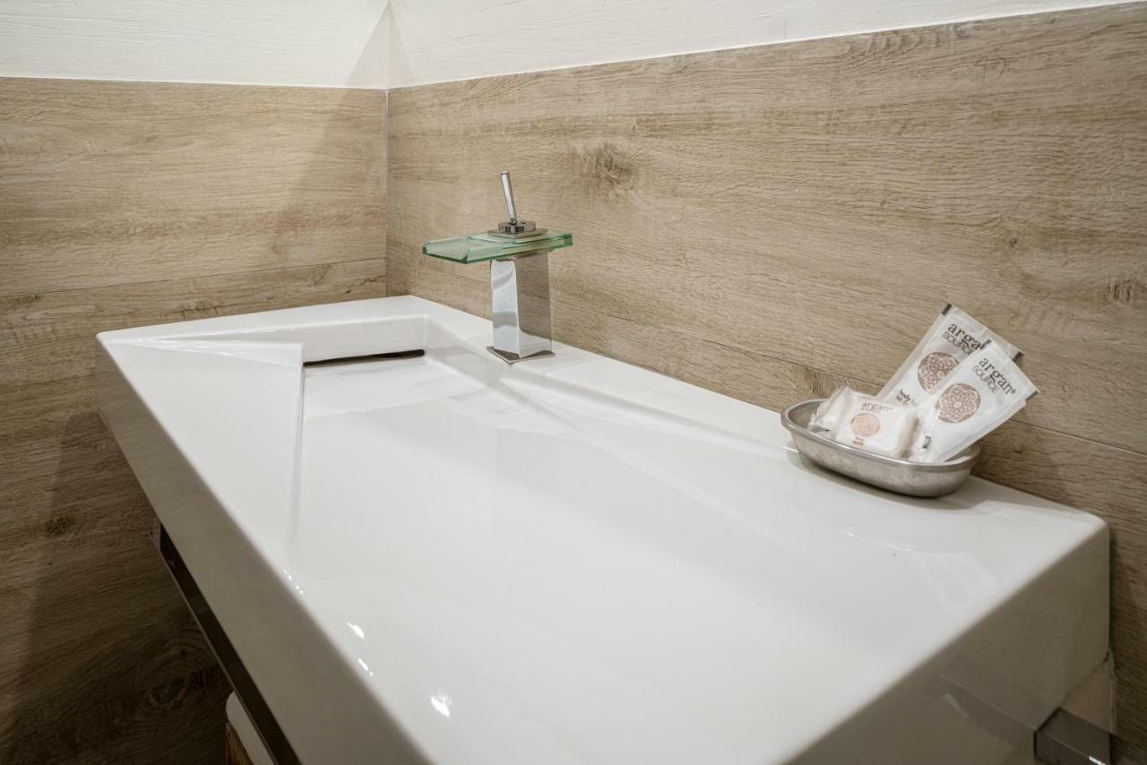 231 Suite Via Roma Cagliari Exterior photo